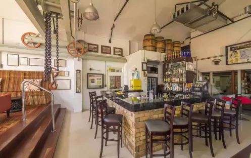 TURBINE HOTEL - GASTRO PUB INTERIOR_001